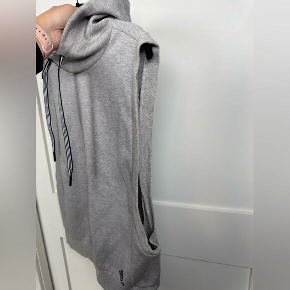 Adidas Women Athletic Gray Sleeveless Hoodie Size Medium - Picture 6 of 9